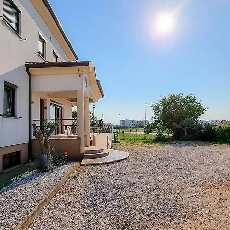 Modernes Studio-apartment Mit Whirlpoolbadewanne, Terrasse, Privatparkplatz Appartement *