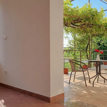 Modernes Studio-apartment Mit Whirlpoolbadewanne, Terrasse, Privatparkplatz Umag