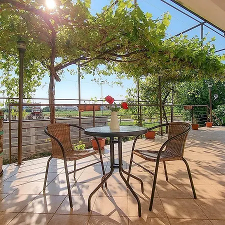 Modernes Studio-apartment Mit Whirlpoolbadewanne, Terrasse, Privatparkplatz *