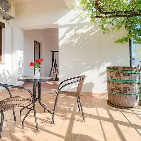 Modernes Studio-apartment Mit Whirlpoolbadewanne, Terrasse, Privatparkplatz * Umag