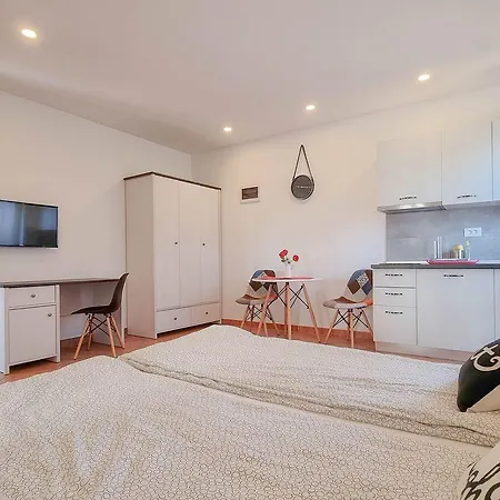 Modernes Studio-apartment Mit Whirlpoolbadewanne, Terrasse, Privatparkplatz Appartement Umag
