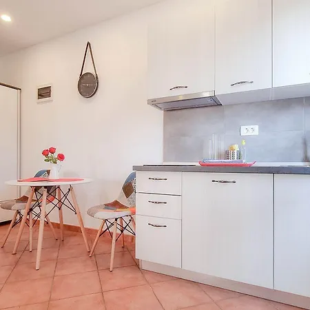 Modernes Studio-apartment Mit Whirlpoolbadewanne, Terrasse, Privatparkplatz *